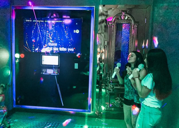 largest karaoke bar in the usa